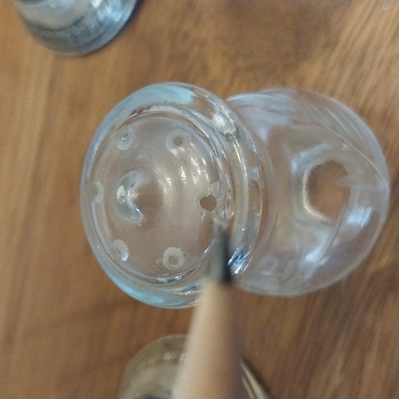 Pair Quaker Sterling Silver Etched Glass Salt & Pepper Shakers - Picture 12 of 13